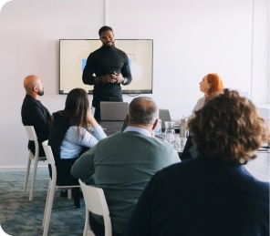 Executivos na sala da diretoria