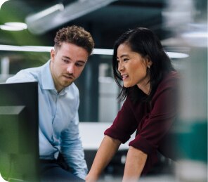 técnicos colaborando